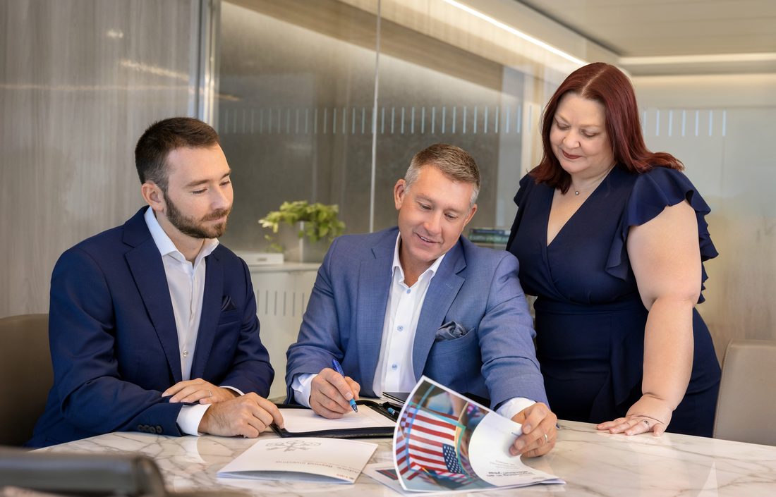 UBS Synergy team branding portrait around a conference table